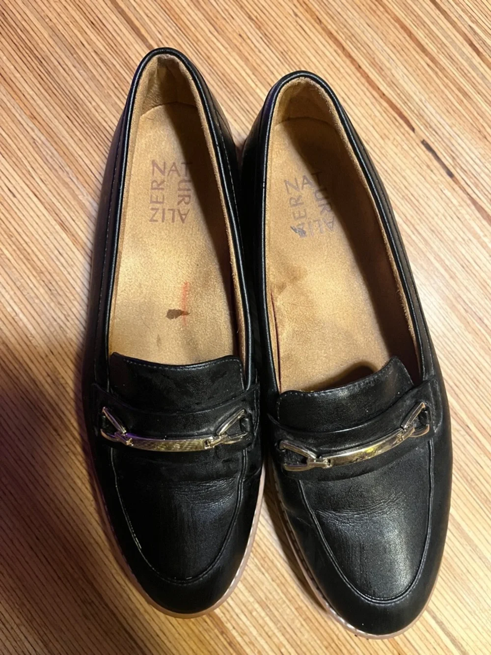 Naturalizer Elin Loafers Women's 8M Black  Leather Gold Buckle Slip on Classic - Picture 2 of 3